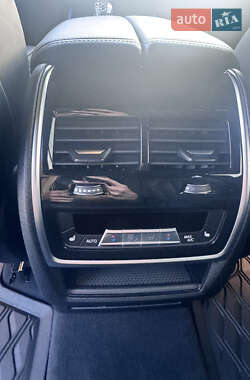 Позашляховик / Кросовер BMW X7 2021 в 