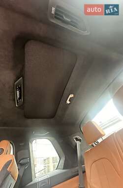 Позашляховик / Кросовер BMW X7 2022 в 