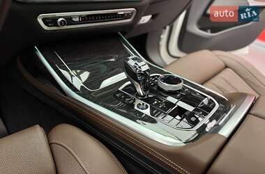 Позашляховик / Кросовер BMW X7 2020 в 
