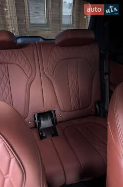 Внедорожник / Кроссовер BMW X7 2022 в 