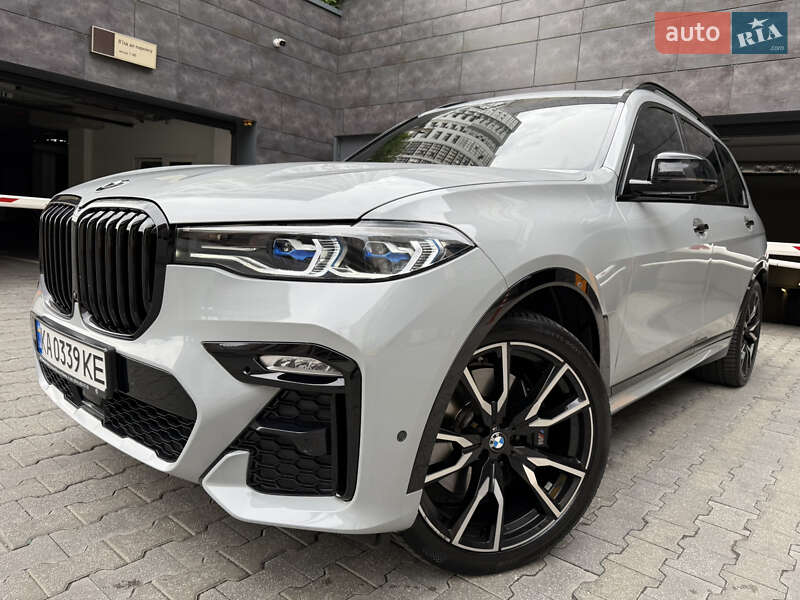 Позашляховик / Кросовер BMW X7 2022 в 