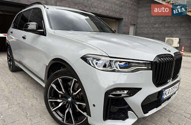 Позашляховик / Кросовер BMW X7 2022 в 