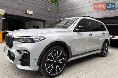 Позашляховик / Кросовер BMW X7 2022 в 