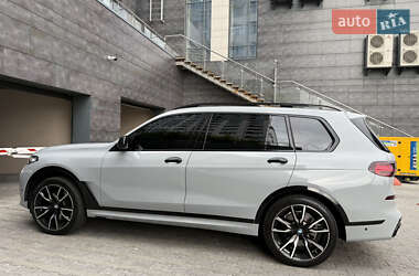 Позашляховик / Кросовер BMW X7 2022 в 