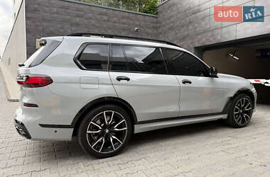 Позашляховик / Кросовер BMW X7 2022 в 