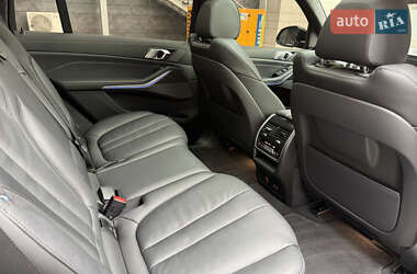 Позашляховик / Кросовер BMW X7 2022 в 