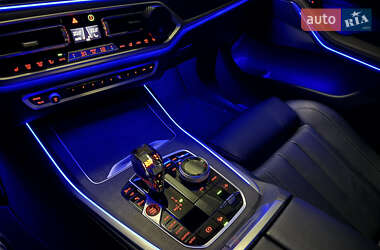Позашляховик / Кросовер BMW X7 2022 в 