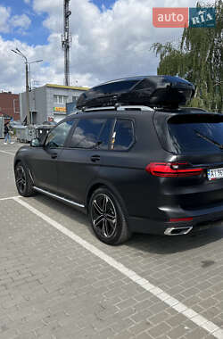 Позашляховик / Кросовер BMW X7 2022 в 
