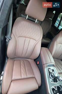 Позашляховик / Кросовер BMW X7 2022 в 