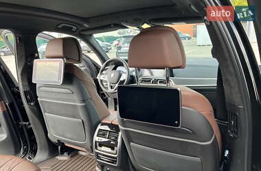 Позашляховик / Кросовер BMW X7 2022 в 