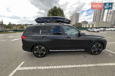 Позашляховик / Кросовер BMW X7 2022 в 