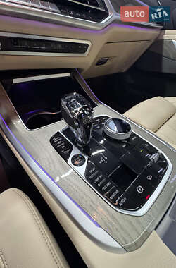 Позашляховик / Кросовер BMW X7 2022 в 