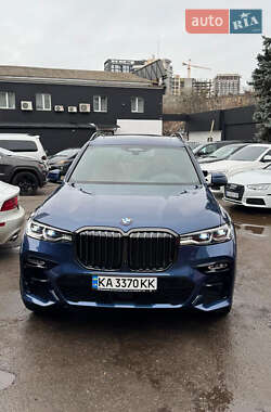 Позашляховик / Кросовер BMW X7 2022 в 