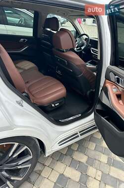 Позашляховик / Кросовер BMW X7 2024 в 