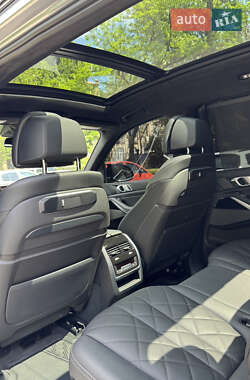 Позашляховик / Кросовер BMW X7 2023 в 