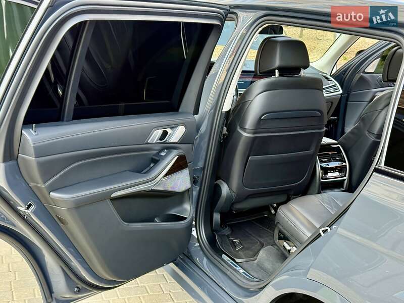 Внедорожник / Кроссовер BMW X7 2021 в Одессе