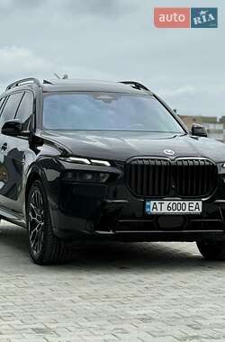 Позашляховик / Кросовер BMW X7 2022 в 