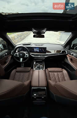 Позашляховик / Кросовер BMW X7 2022 в 