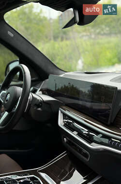 Позашляховик / Кросовер BMW X7 2022 в 