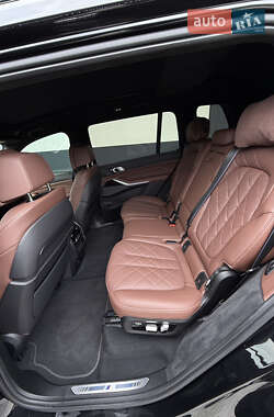 Позашляховик / Кросовер BMW X7 2022 в 