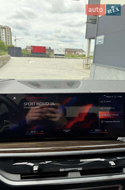 Позашляховик / Кросовер BMW X7 2022 в 