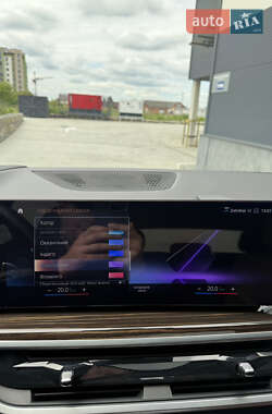 Позашляховик / Кросовер BMW X7 2022 в 