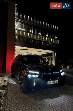 Позашляховик / Кросовер BMW X7 2022 в 