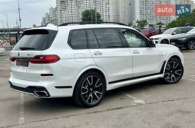 Позашляховик / Кросовер BMW X7 2022 в 