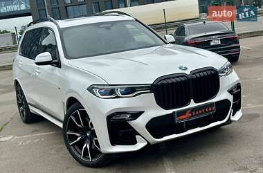 Позашляховик / Кросовер BMW X7 2022 в 