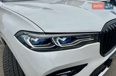 Позашляховик / Кросовер BMW X7 2022 в 