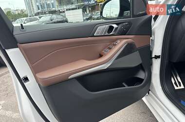 Позашляховик / Кросовер BMW X7 2022 в 