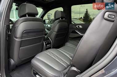 Позашляховик / Кросовер BMW X7 2020 в 