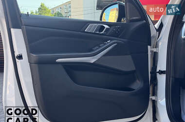 Позашляховик / Кросовер BMW X7 2022 в 