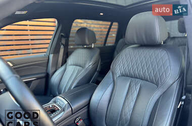 Позашляховик / Кросовер BMW X7 2022 в 