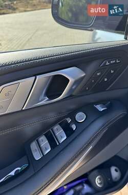 Позашляховик / Кросовер BMW X7 2020 в 