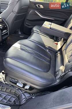 Позашляховик / Кросовер BMW X7 2020 в 