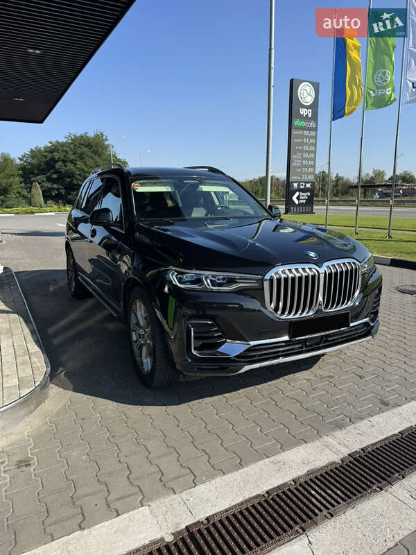 Внедорожник / Кроссовер BMW X7 2021 в 