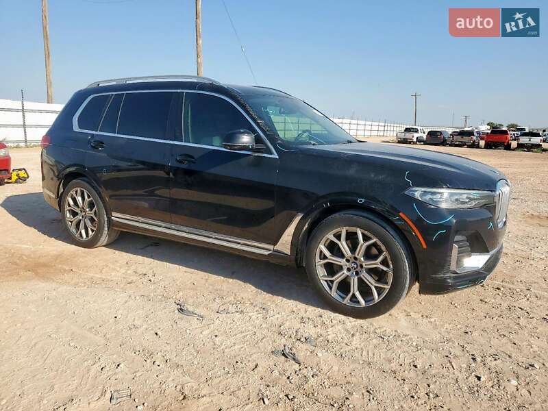 Внедорожник / Кроссовер BMW X7 2021 в 