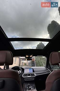 Внедорожник / Кроссовер BMW X7 2021 в 