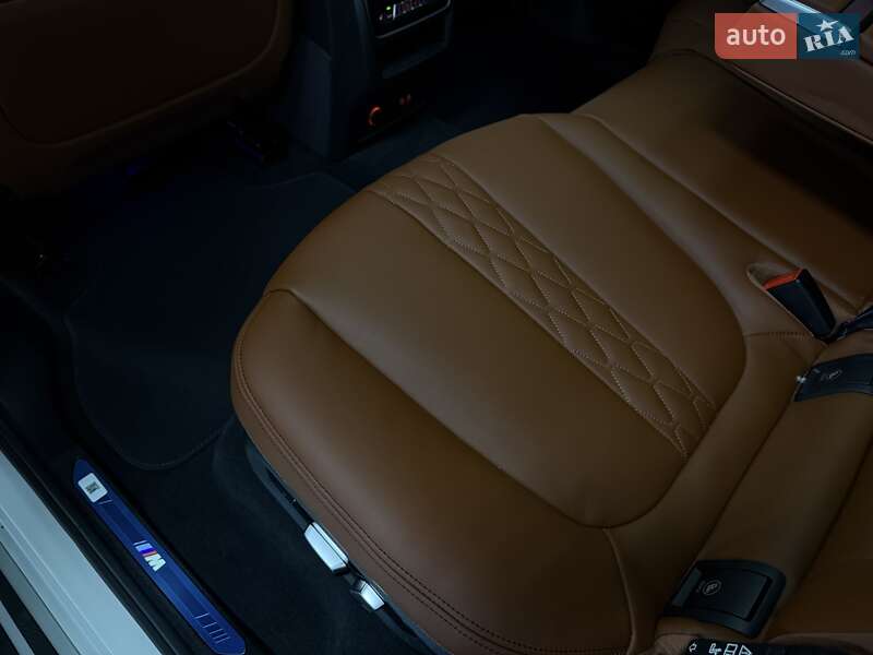 Внедорожник / Кроссовер BMW X7 2024 в Тернополе