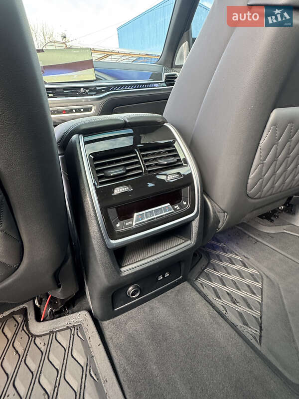 Внедорожник / Кроссовер BMW X7 2022 в Киеве