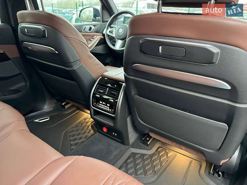 Внедорожник / Кроссовер BMW X7 2023 в Киеве
