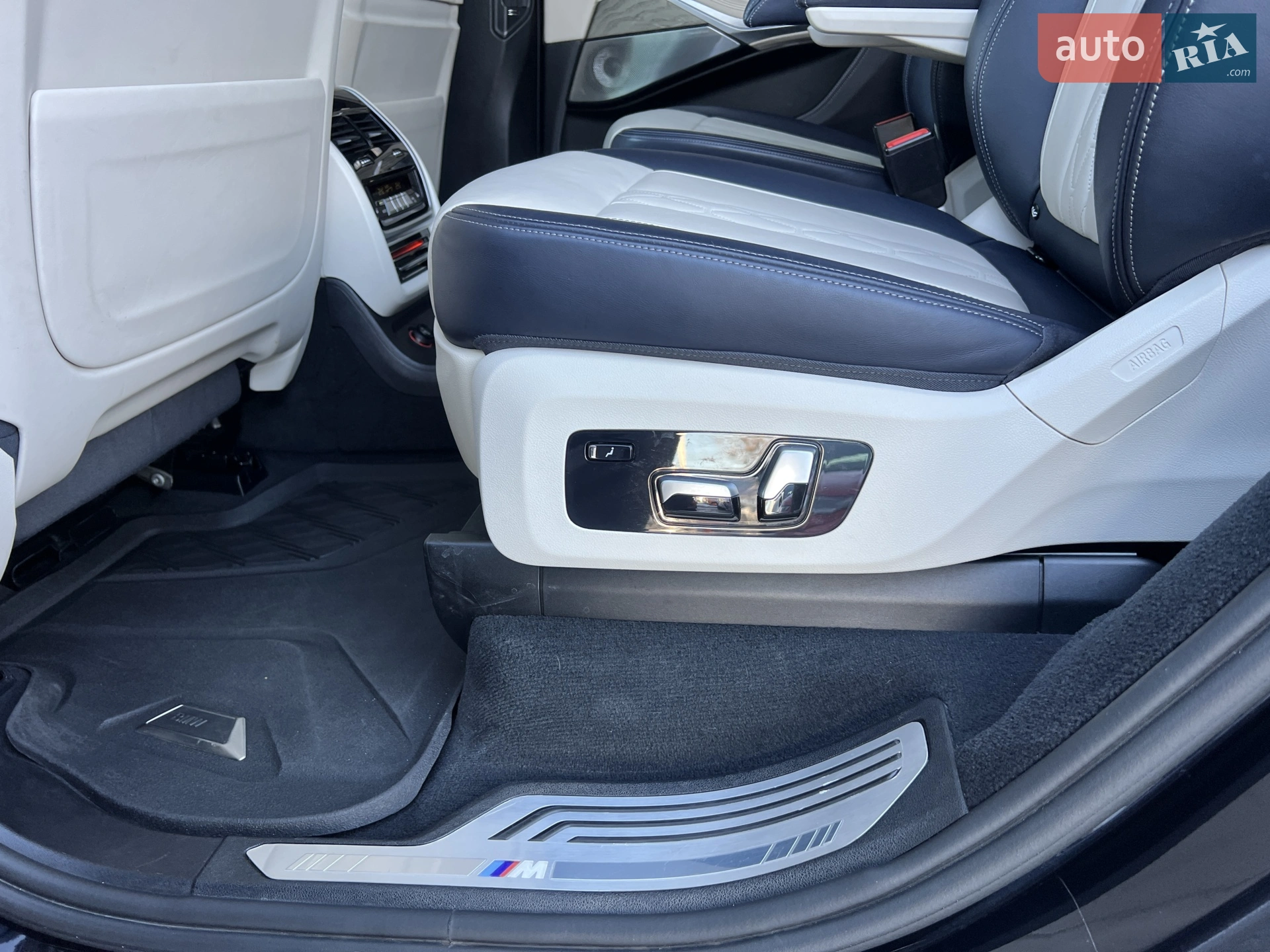 2020 BMW X7 - мініатюра 27