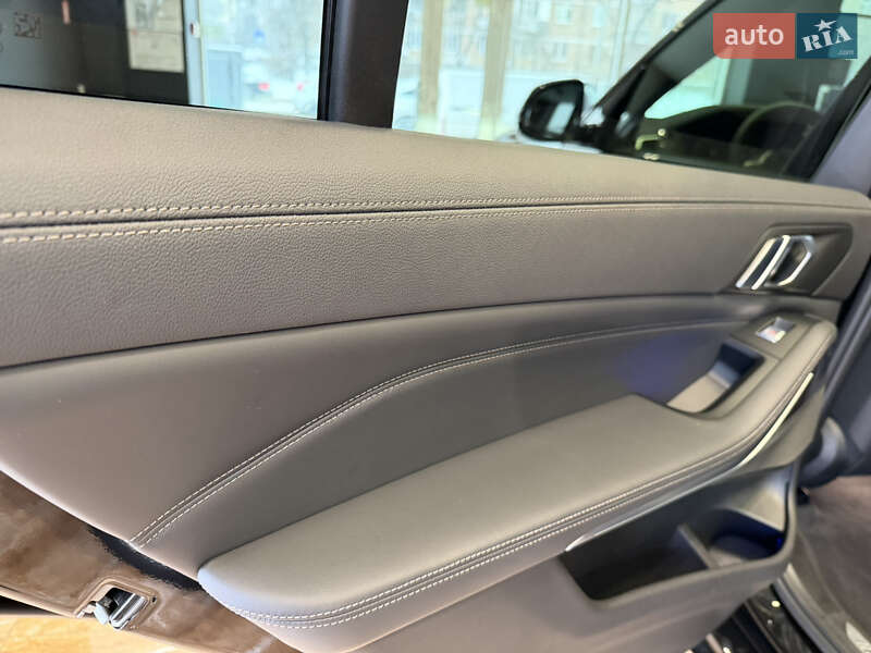 Внедорожник / Кроссовер BMW X7 2021 в Киеве