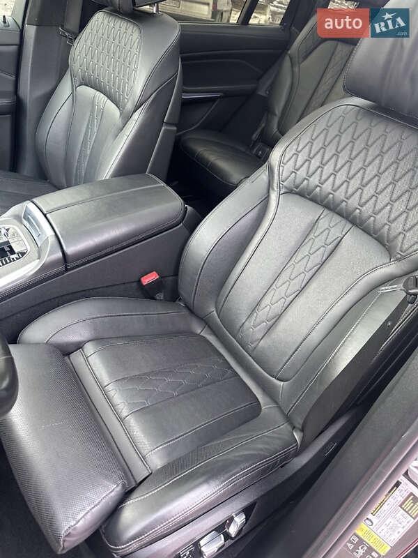 Внедорожник / Кроссовер BMW X7 2020 в Одессе