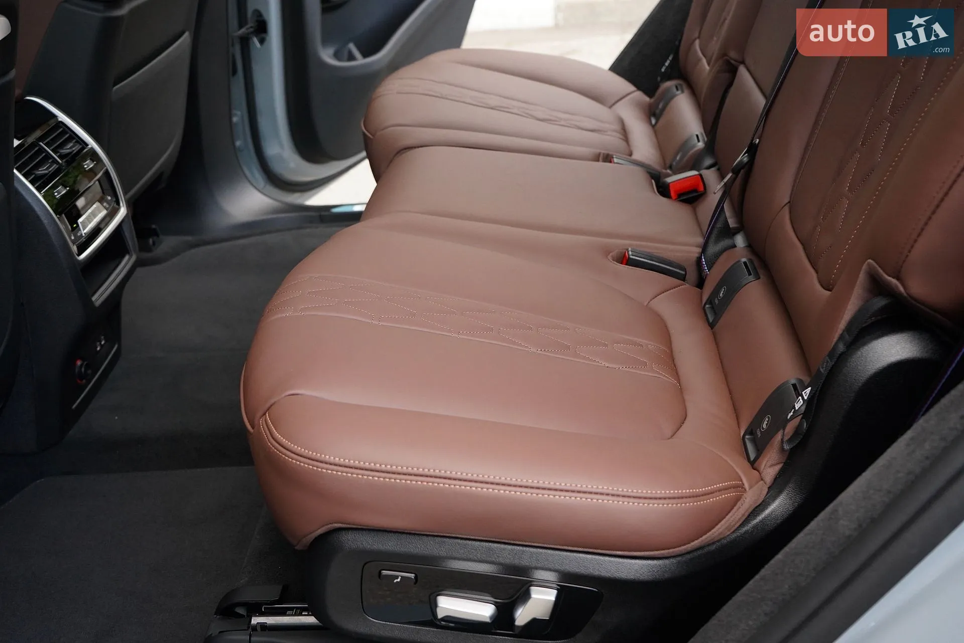 2025 BMW X7 - мініатюра 78