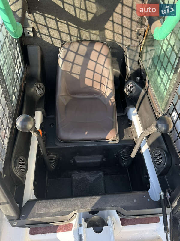 Фронтальный погрузчик Bobcat 864 2004 в Каменец-Подольском