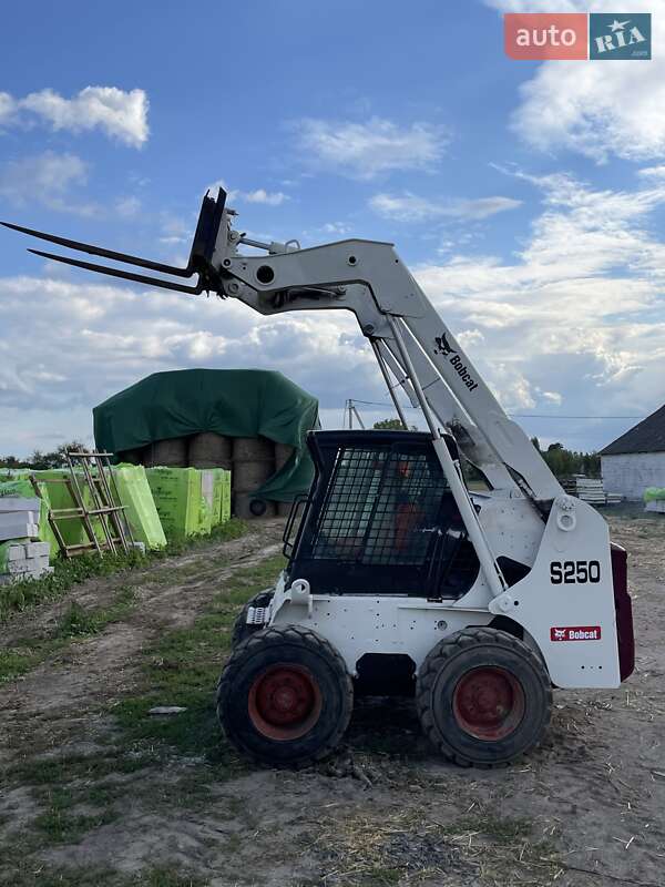 Минипогрузчик Bobcat S220 2010 в Луцке
