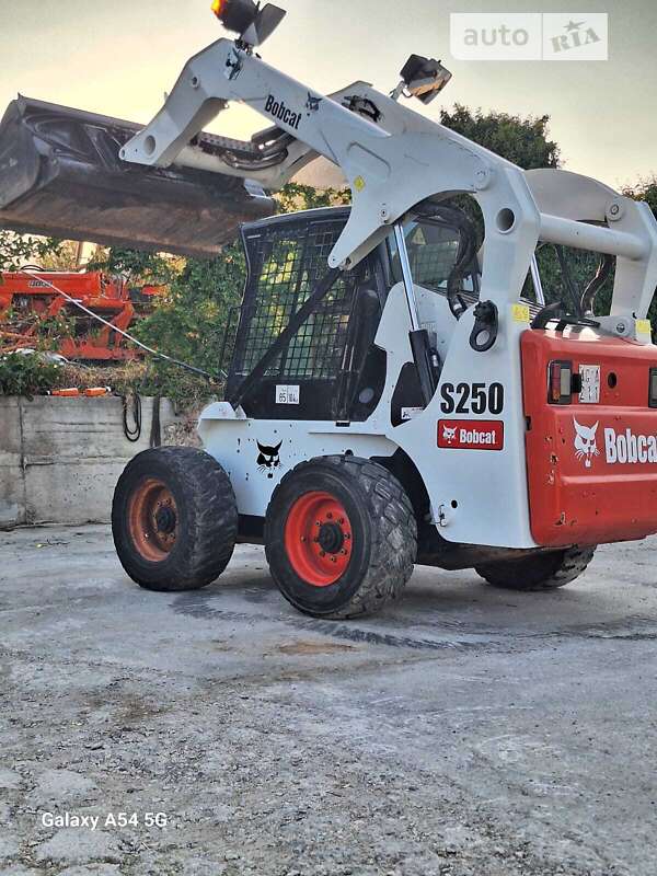 Минипогрузчик Bobcat S250 2005 в Луцке