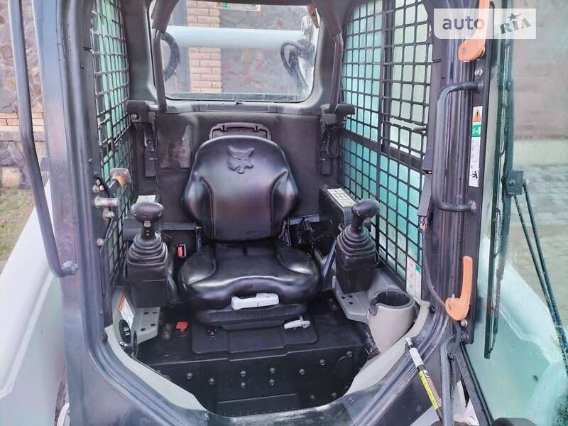 Фронтальный погрузчик Bobcat S750 2011 в Луцке